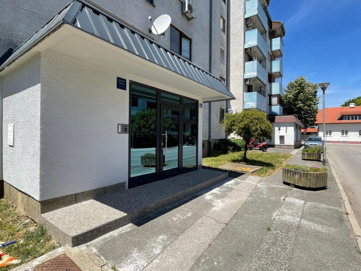 Dis Apartment Varazdin Bagian luar foto